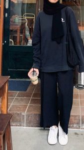 5 Ide ootd dengan Jilbab Hitam Bikin Penampilan Jadi Elegan
