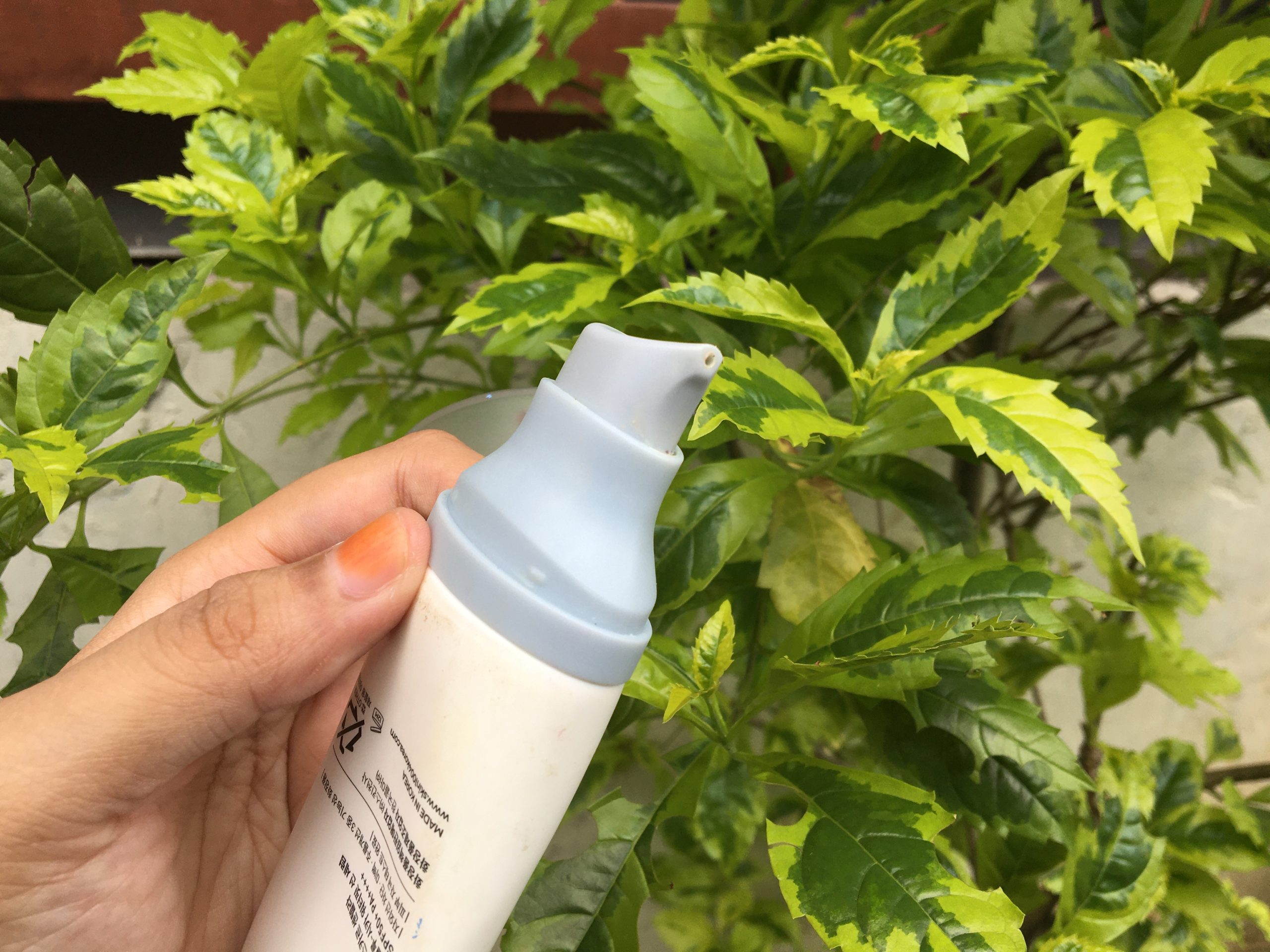 Review Madagaskar Centella Hyalu - Cica Water Fit Sun Serum Hasilnya Auto Glowing 