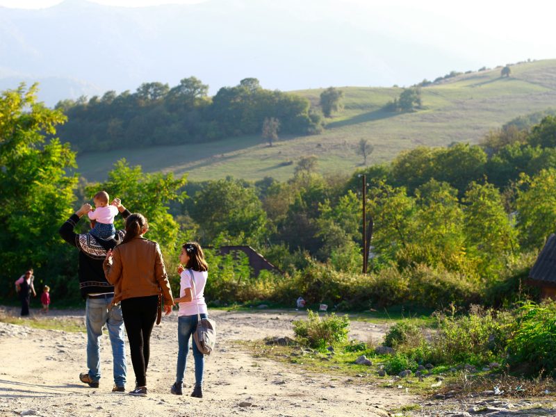 Well-Being ROI: Mengelola Family Travel untuk Mental Reset & Relationship Stability